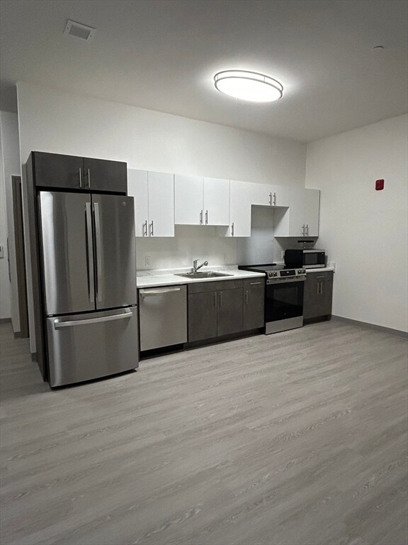 Building Photo - 626 Main St