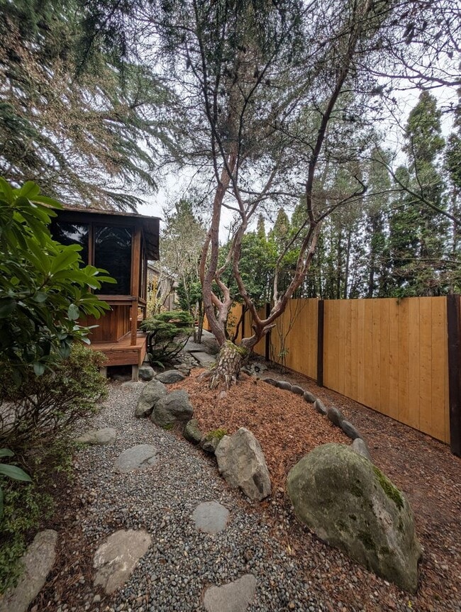 Building Photo - Rent Your Own Oasis! Available Now!