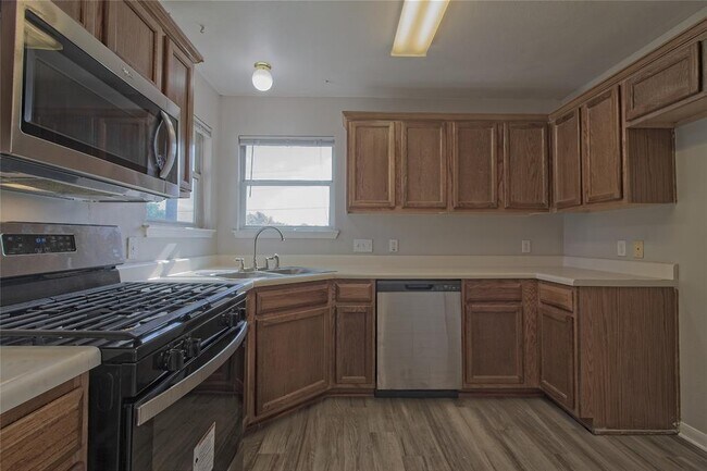 Building Photo - 300 Caladium Ct