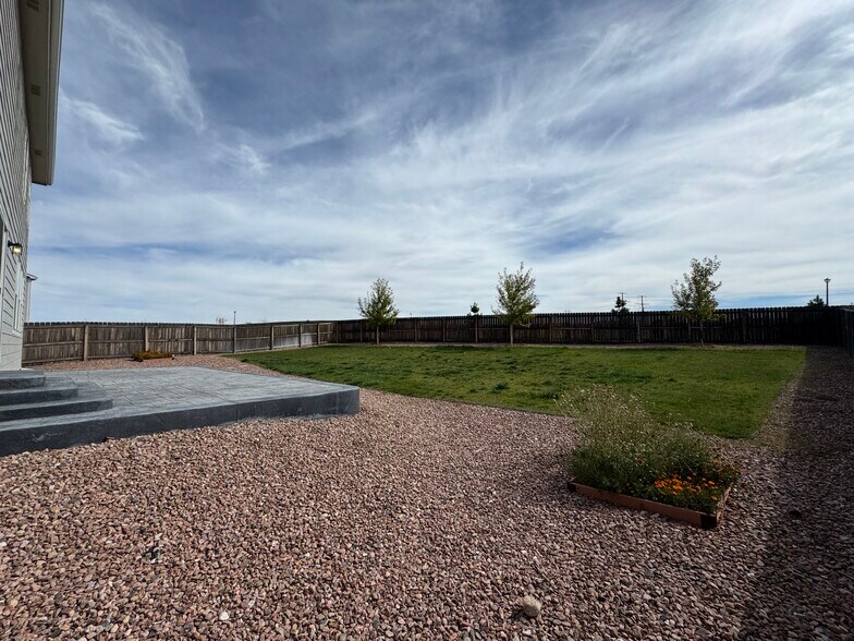 Building Photo - 5921 Mumford Dr
