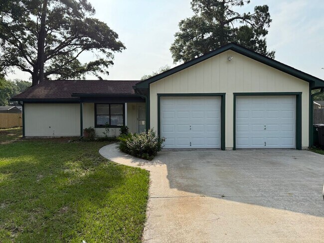 Primary Photo - 302 Pinedale Dr