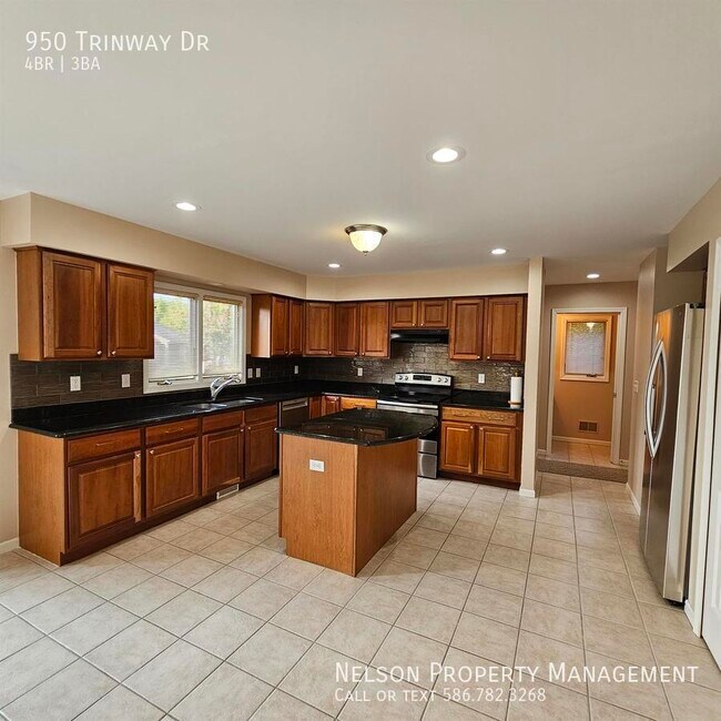 Building Photo - 950 Trinway Rd