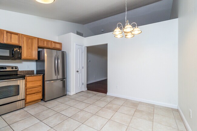 Building Photo - 624 Drakewood Rd