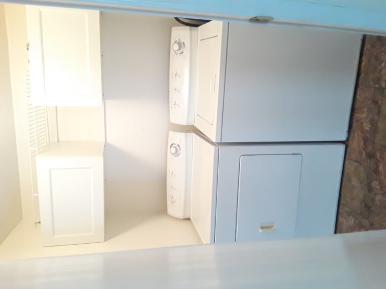 Building Photo - 503 Uhland Rd