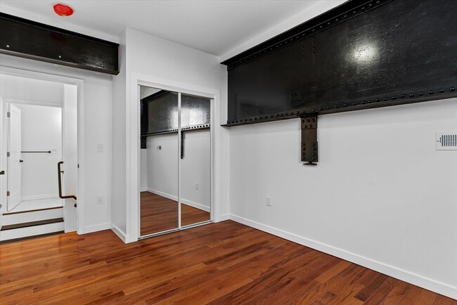 Building Photo - 280 Essex St