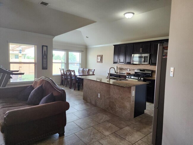 Building Photo - 300 Briar Park Dr