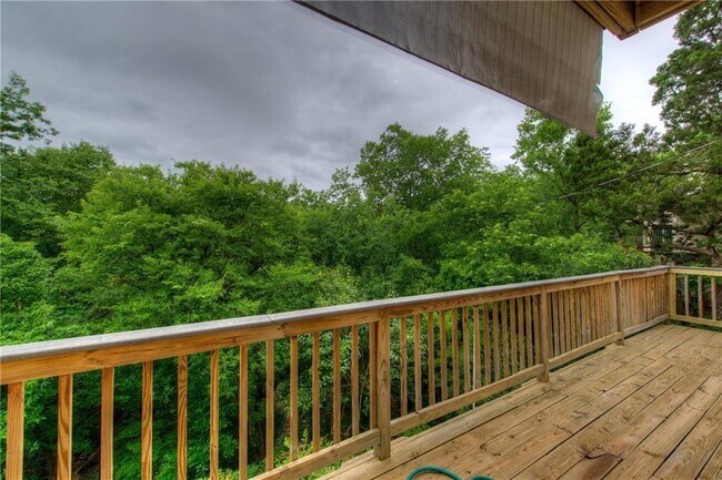 Building Photo - 6604 Hart Ln