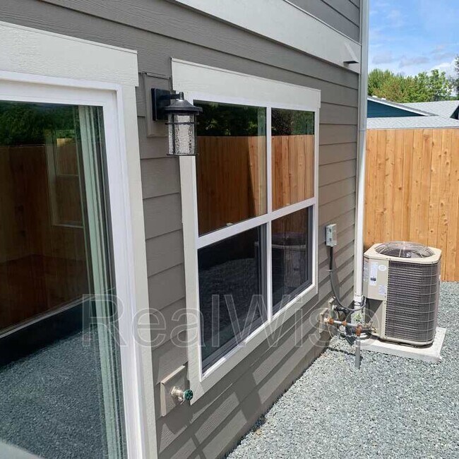 Building Photo - 1184 Fruitdale Dr