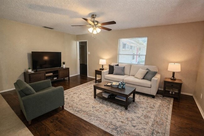 Building Photo - 610 Genard St