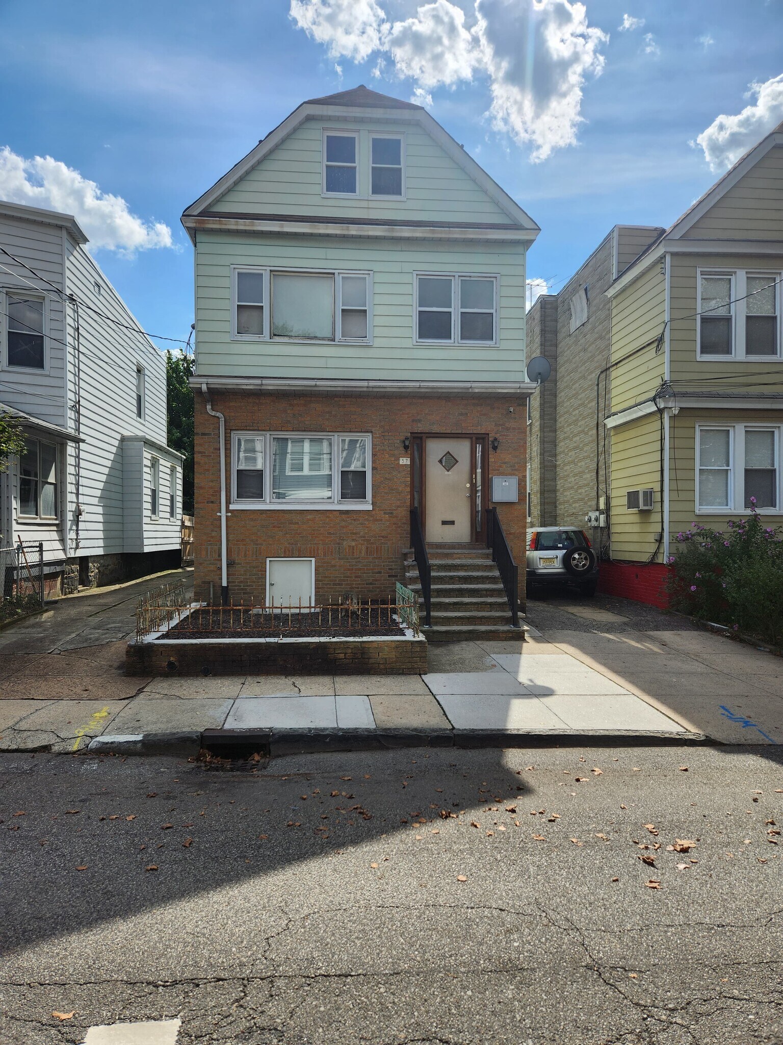 Building Photo - 57 Condict St