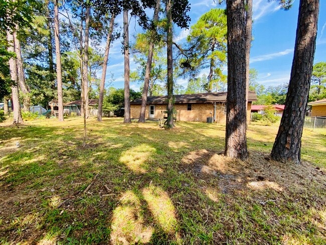Building Photo - AVAILABLE OCTOBER 2025  [PET FRIENDLY]
