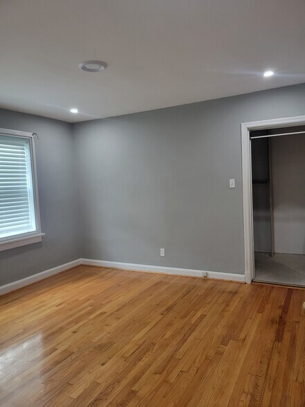 Building Photo - 7230 W Park Ave