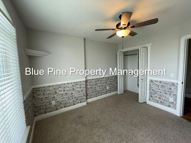 Building Photo - 119 4090 E