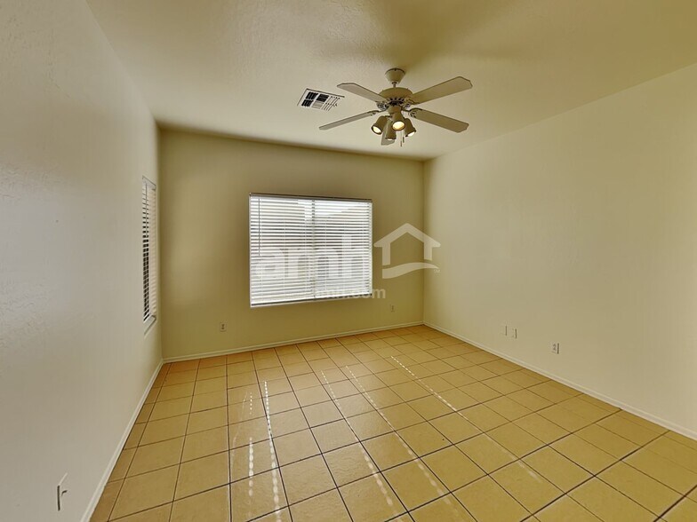 Building Photo - 8821 W Hilton Ave