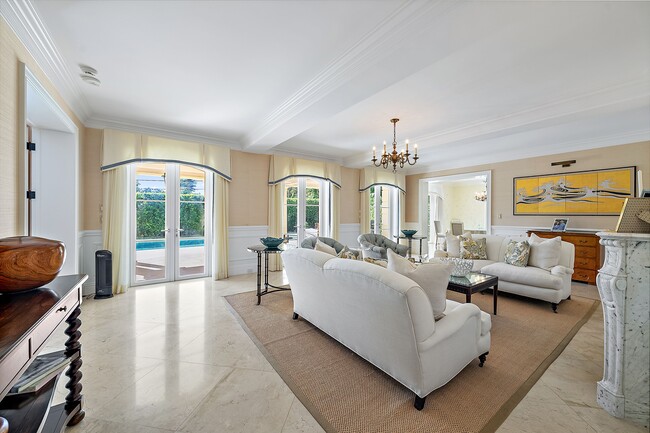 Building Photo - 210 Emerald Ln