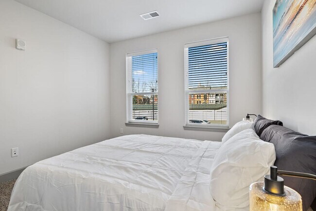 Building Photo - 5828 New Hope Blvd