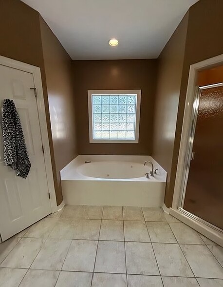 Master Bath - 529 Wooten Cv