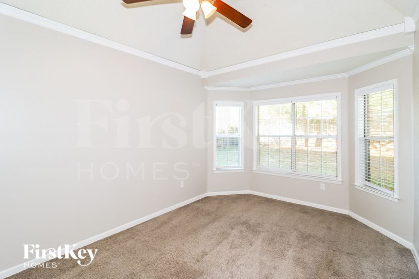 Building Photo - 8668 Pantherburn Cir N