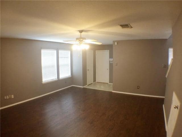 Building Photo - 2301 Kingsway Dr