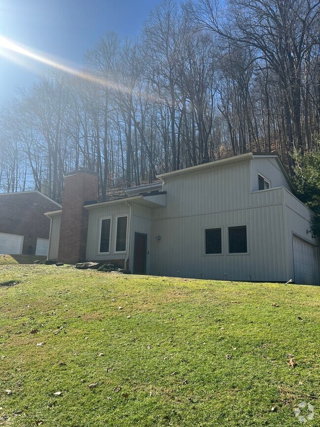 Building Photo - Three bedroom single family home