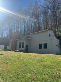 Building Photo - Three bedroom single family home