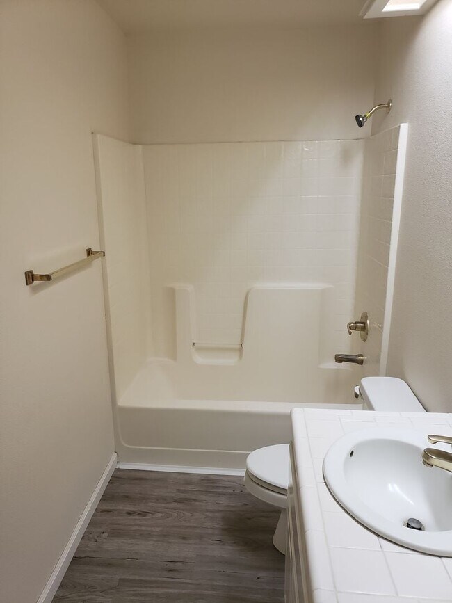 Building Photo - Wonderful Shastan Home!