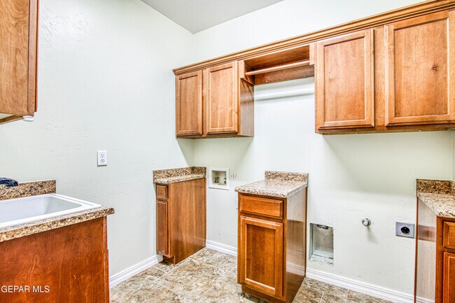 Building Photo - 13401 Emerald Pond Dr