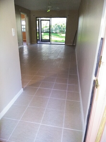 Building Photo - 301 Norwood Ter