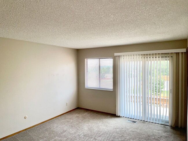 Building Photo - 2 Bedroom Patio Home  W/ Central Air Conditioning to be Installed Summer 2026!!