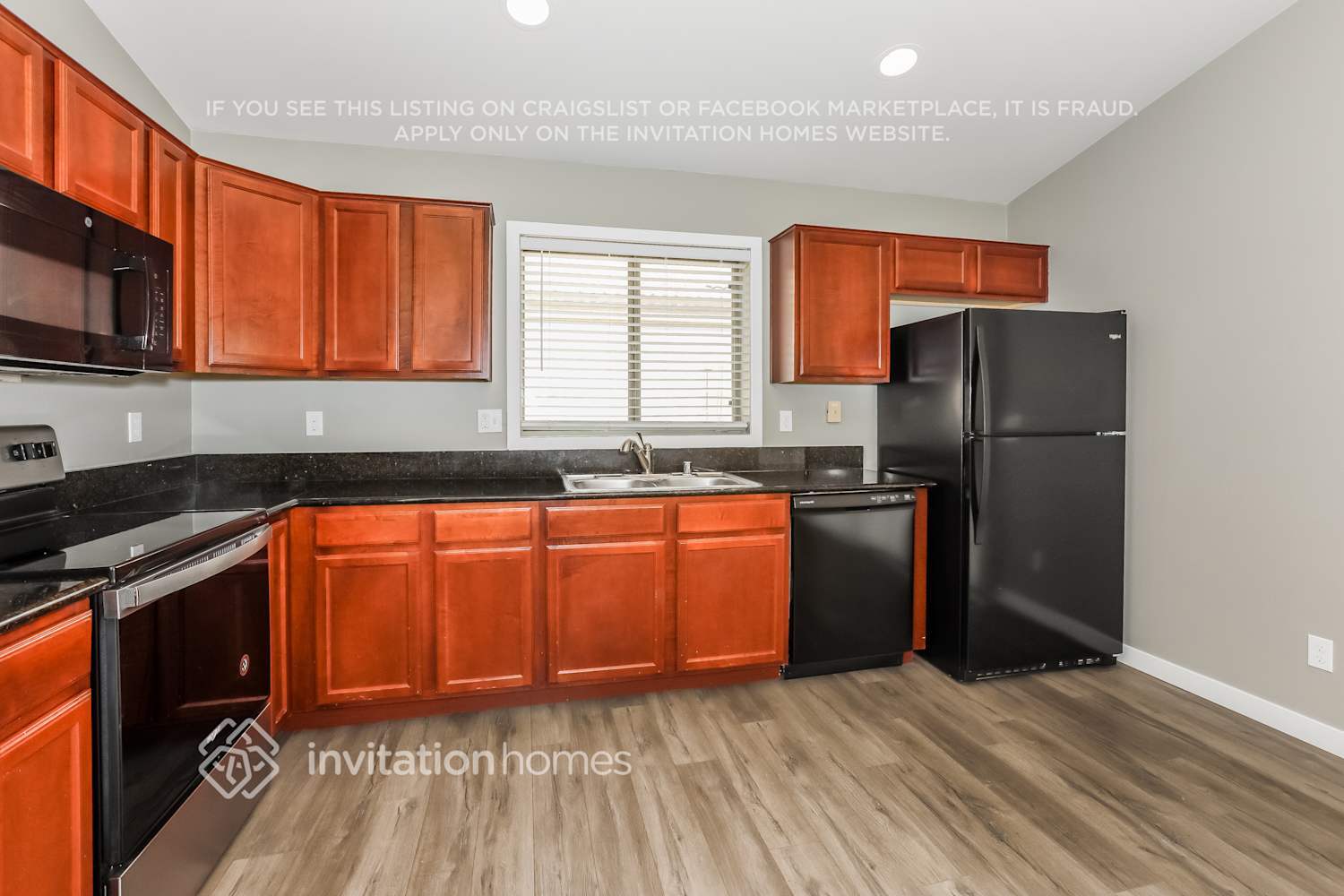 Building Photo - 23763 N Desert Dr