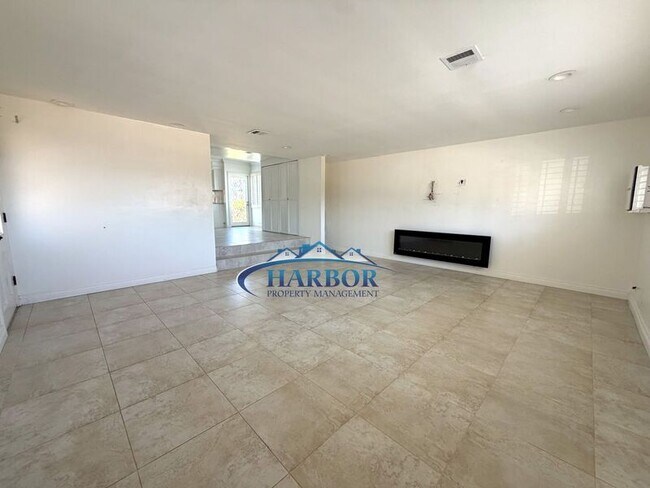 Building Photo - 1630 Miracosta St