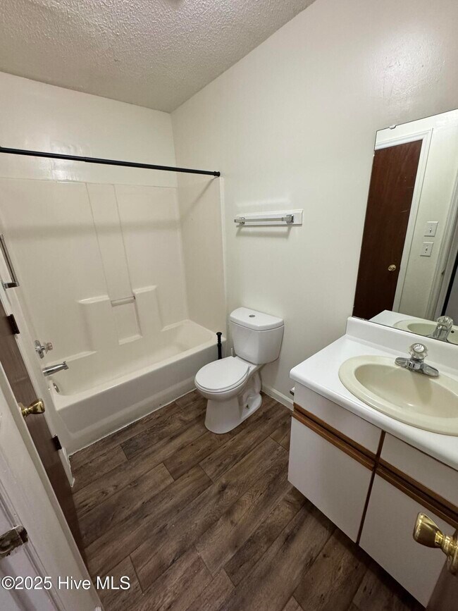 Building Photo - 4004 Whitebridge Dr