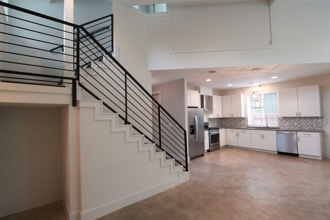 Building Photo - Contemporary East Austin Home with Private Yard & Garage