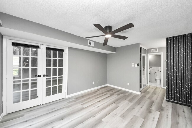 Building Photo - 6281 Ludington Dr