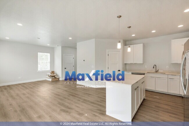 Building Photo - MODERN TWIN HOME - 4 BD 3.5 BA 2 GA - EV Friendly North Sale Lake /Bountiful Area