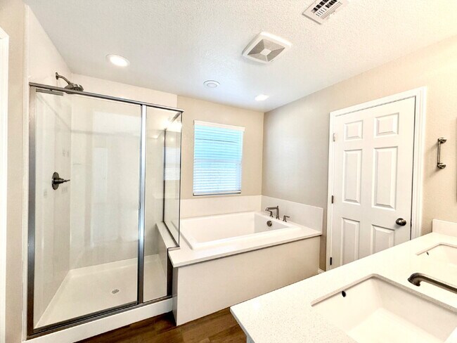 Building Photo - HIVE FALL MOVE-IN SPECIAL: NEWER 2024 BUILD | GATED COMMUNITY | SOLAR INCLUDED