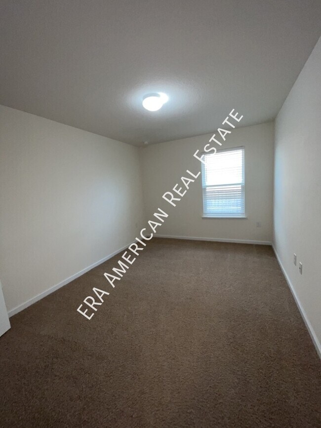 Building Photo - 818 Moorhen Way