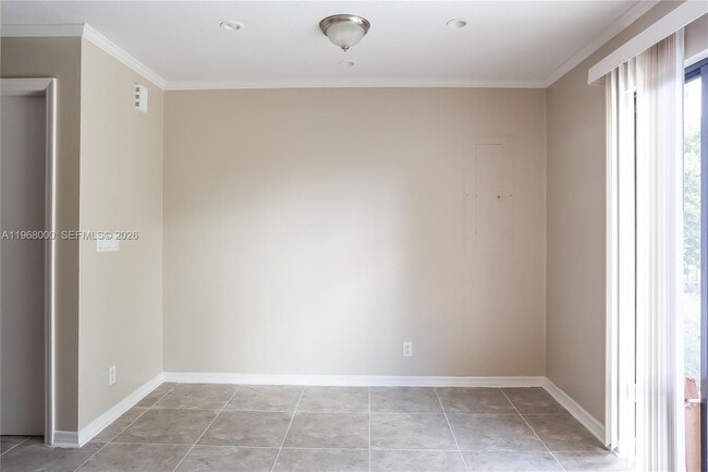 Building Photo - 848 Arlington Dr