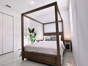 Building Photo - 4730 Marguerita Dr