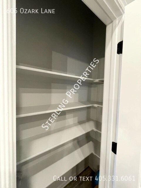 Building Photo - 606 Ozark Ln