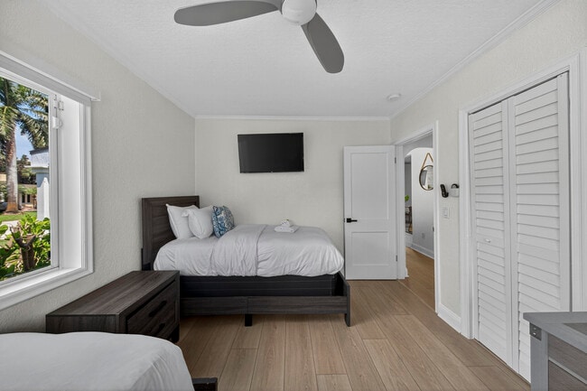 Building Photo - 510 NE 8th Ave