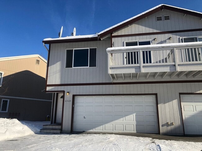 Building Photo - Lovely west Facing 3 Bed, 2 Bath, 2 Car Garage Townhouse!  Available now!