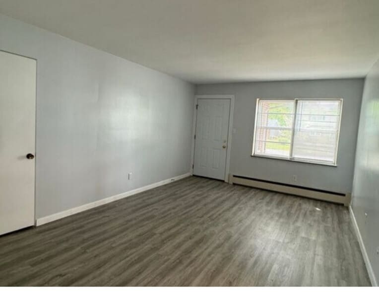 Primary Photo - 2301 W Lawrence Ave