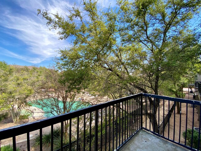 Building Photo - Luxury Living in Northwest Austin: Your Dr...