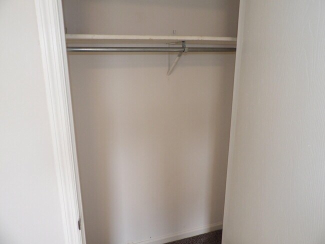 Building Photo - 114 Potomac Ct