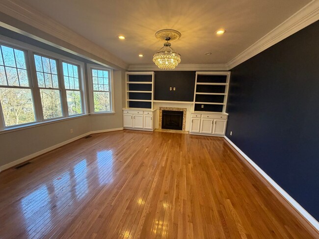 Building Photo - Spacious Home in Desirable SW Roanoke Location