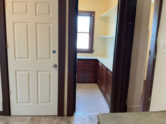 Building Photo - 2513-2515 N Holton St