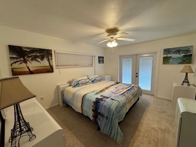 Building Photo - Stylish Florida Living on Crooked Lake