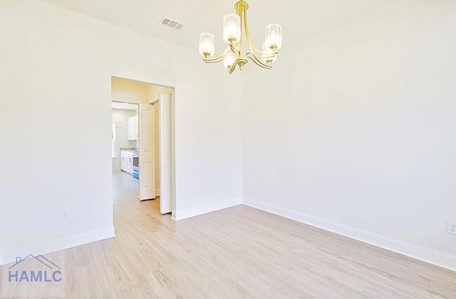 Building Photo - 991 Meloney Dr
