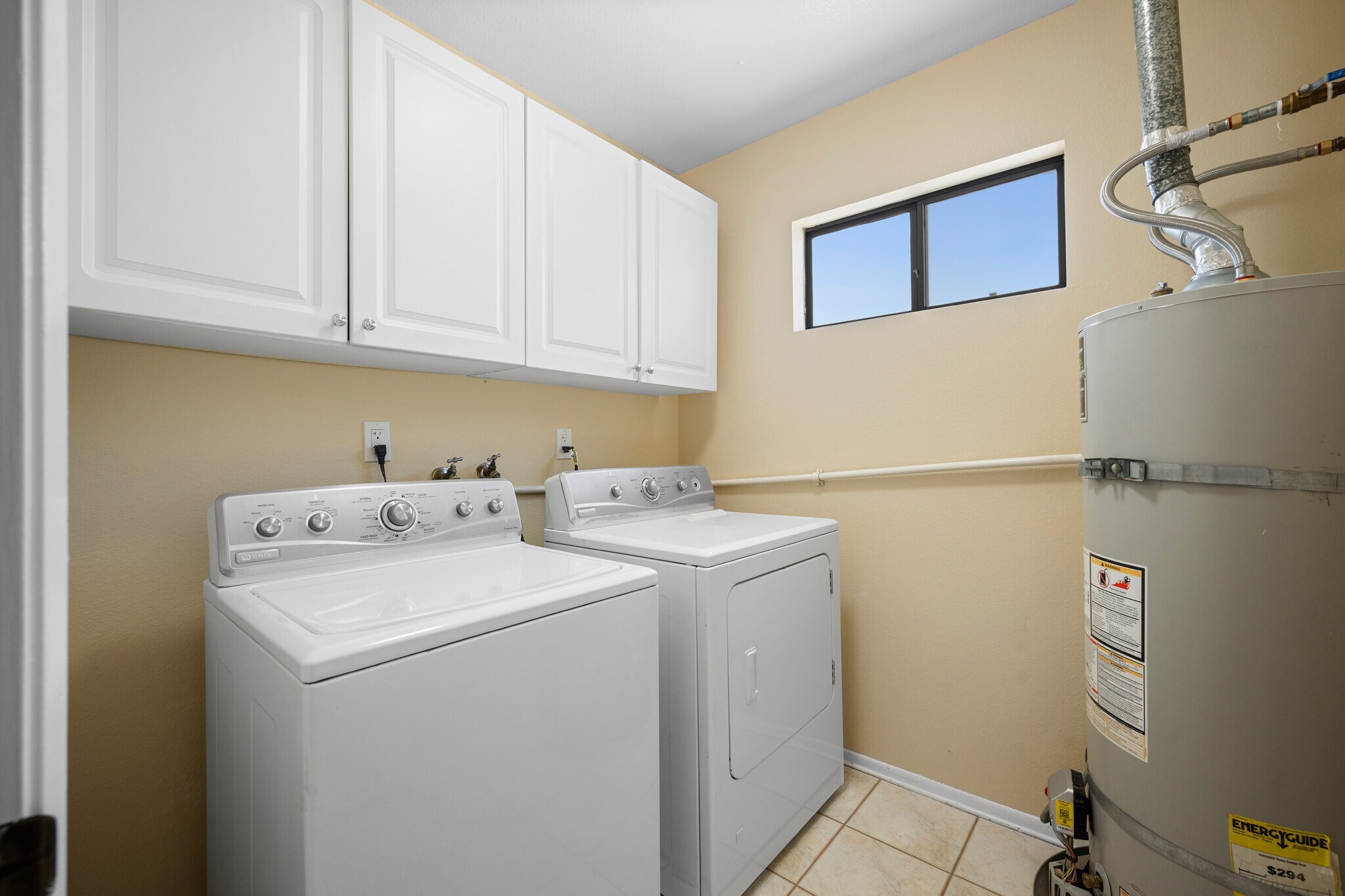 Building Photo - 635 E Elmwood Ave